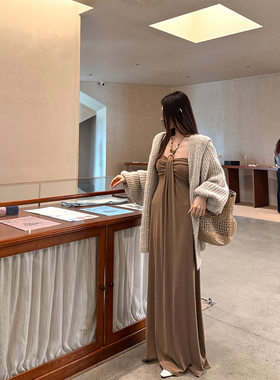 MaxMooroe清冷东方美%温柔富家千金挂脖连衣裙女秋季显瘦抹胸长裙