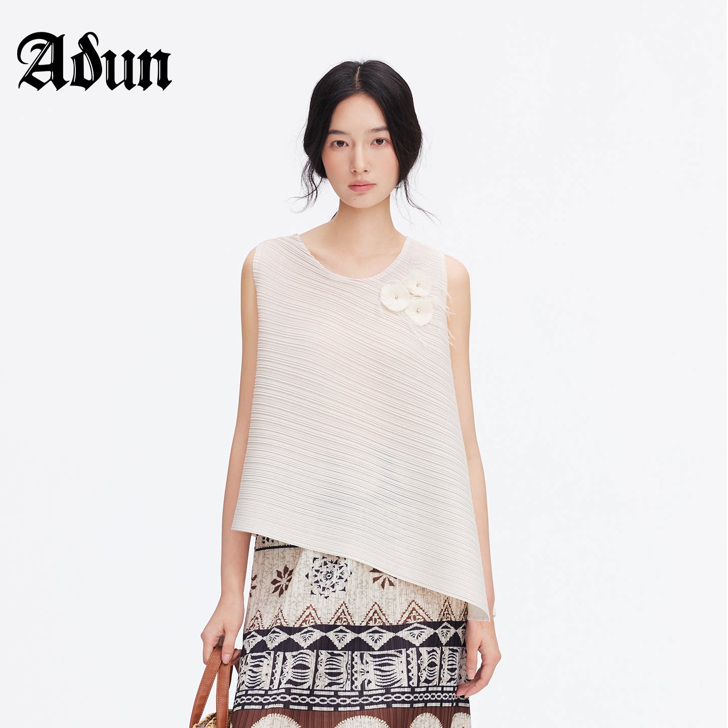 Abun【商场同款】2026年夏季新品立体花朵装饰不规则下摆宽松上衣