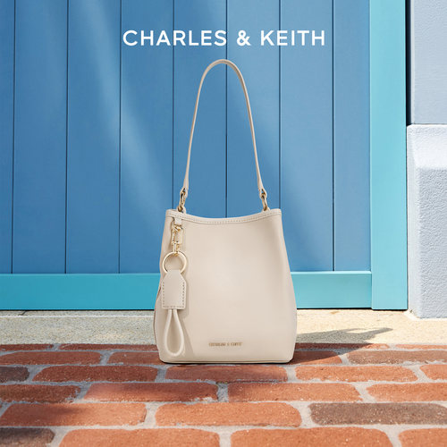 轻盈尼龙水桶包CHARLES&KEITH