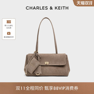 CHARLES&KEITH26冬新款CK2-30151701-1绒面菱格卡包挂中号法棍包