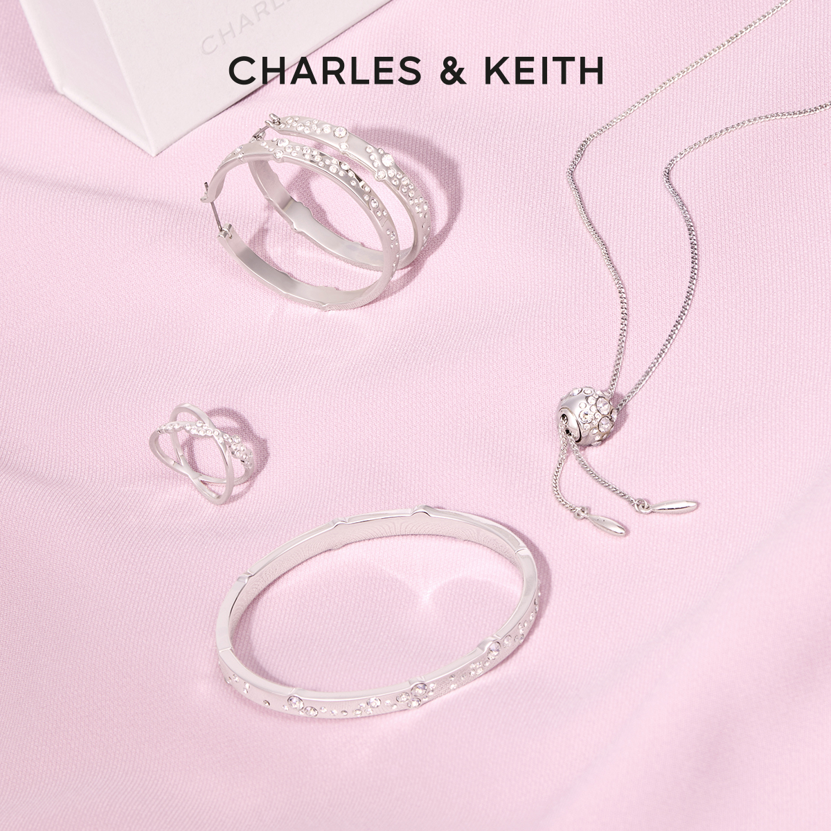 亮钻镶嵌 时尚配饰 设计感搭配