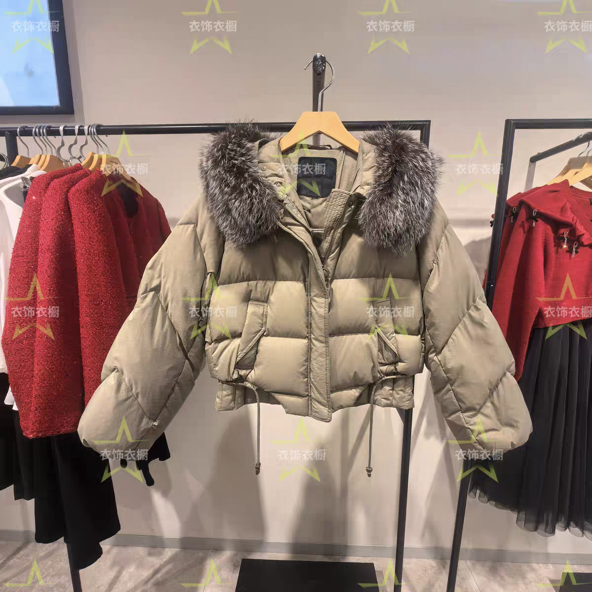 时尚女装2024秋冬新款狐毛领蝙蝠袖下摆抽绳羽绒服324423037