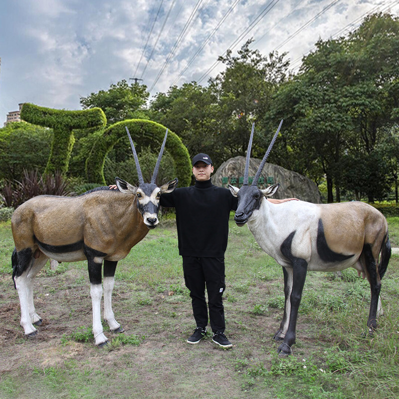 大型仿真剑羚羊模型室外园林草坪写实动物玻璃钢雕塑装饰景观摆件