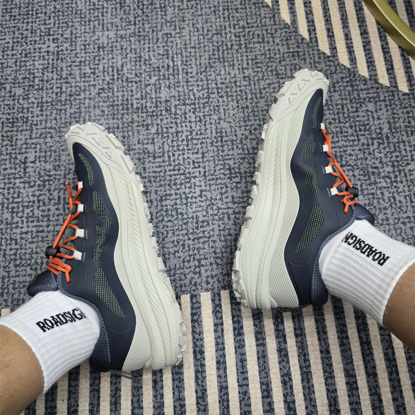 男子户外山系抗冲击登山鞋