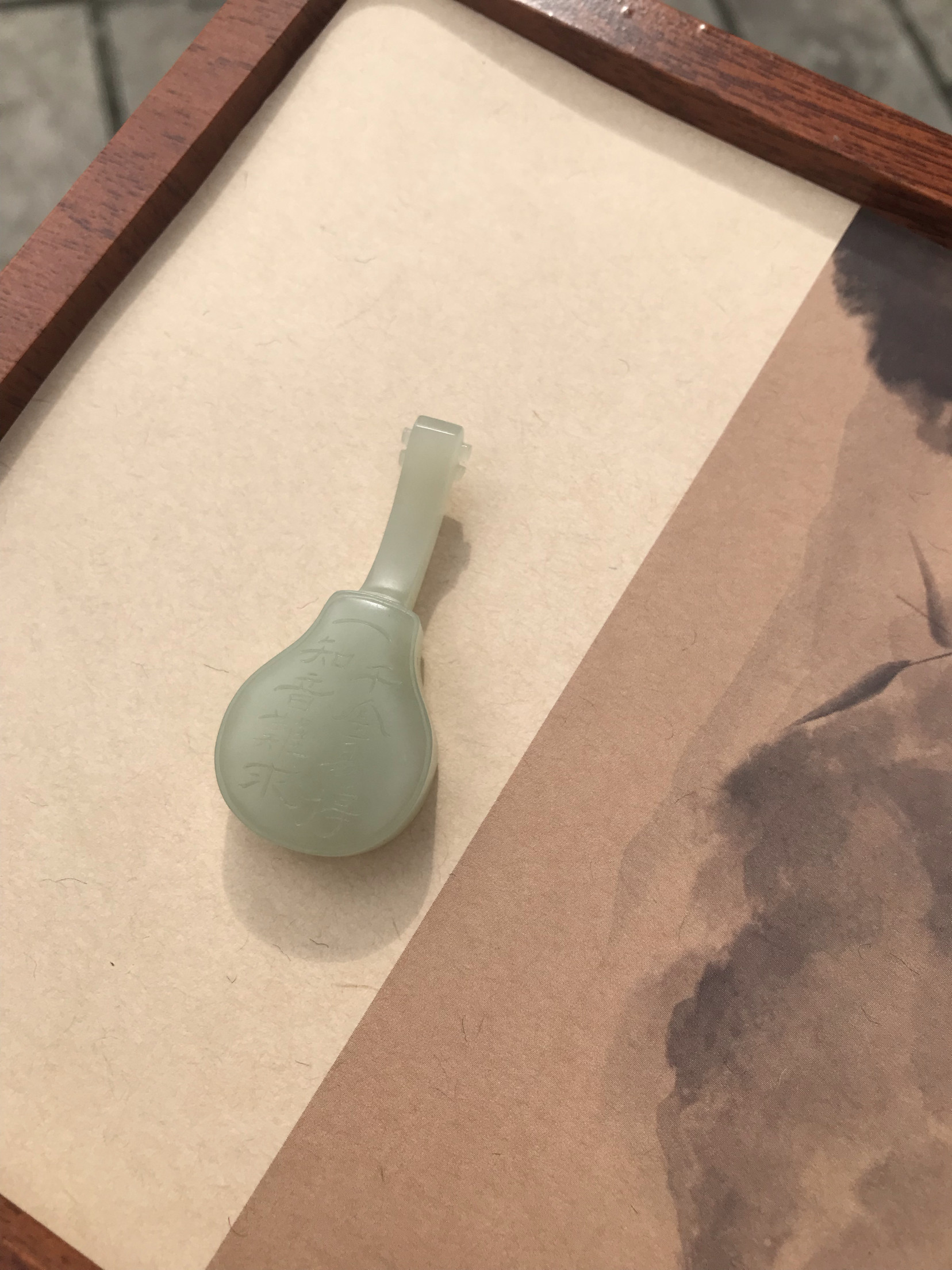 纬度玉器和田玉精品青海老坑料晴水色琵琶遇知音巧雕玉石吊坠挂件