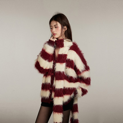 【现货】KeepBlue红条纹围巾毛衣女春秋长毛针织开衫加厚毛毛外套