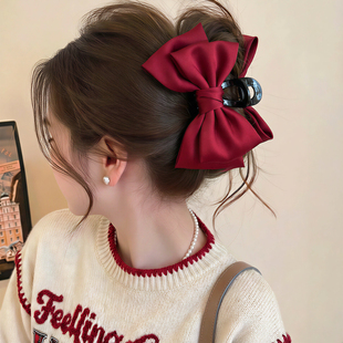 法式少女红色蝴蝶结发夹高级感后脑勺抓夹在逃公主鲨鱼夹拍照新年
