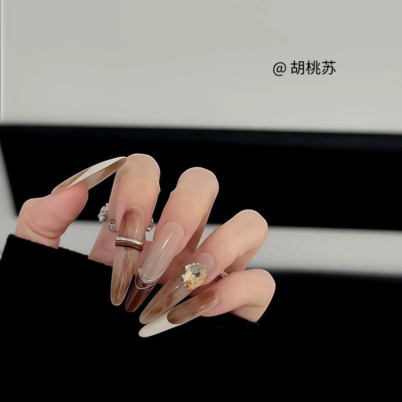 挂耳拿铁手绘立体ins秋冬纯手工新款法式长款氛围感美甲穿戴甲,彩妆/香水/美妆工具,穿戴甲/甲片,淘宝优惠券,粉丝福利购,淘宝优惠卷