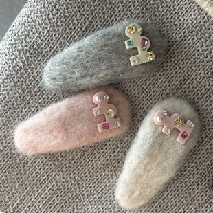 ‘温暖冬日《i》羊羔毛植绒微镶小钻石闪闪鼓鼓柔软bb夹发夹边夹