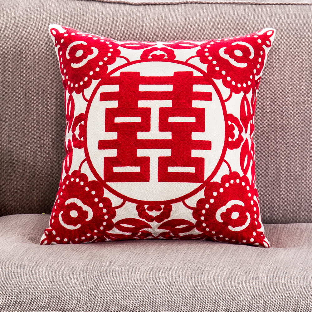 绣花大红喜字抱枕套中式婚庆结婚礼物婚房压床囍字靠垫一对拍2