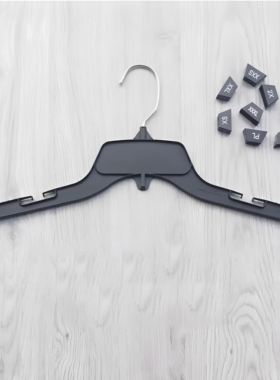 W484衣架VICS衣挂外贸出口挂装黑色家用加粗加厚塑料衣撑子17英寸