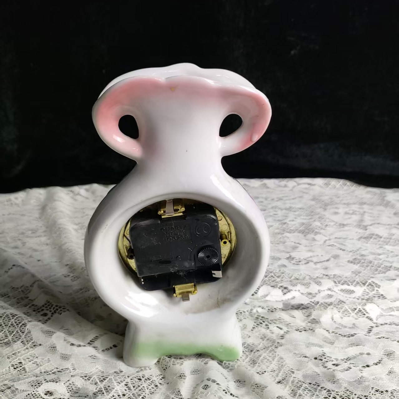 老瓷花瓶钟表摆件，表不保证能正常使用，介意勿拍