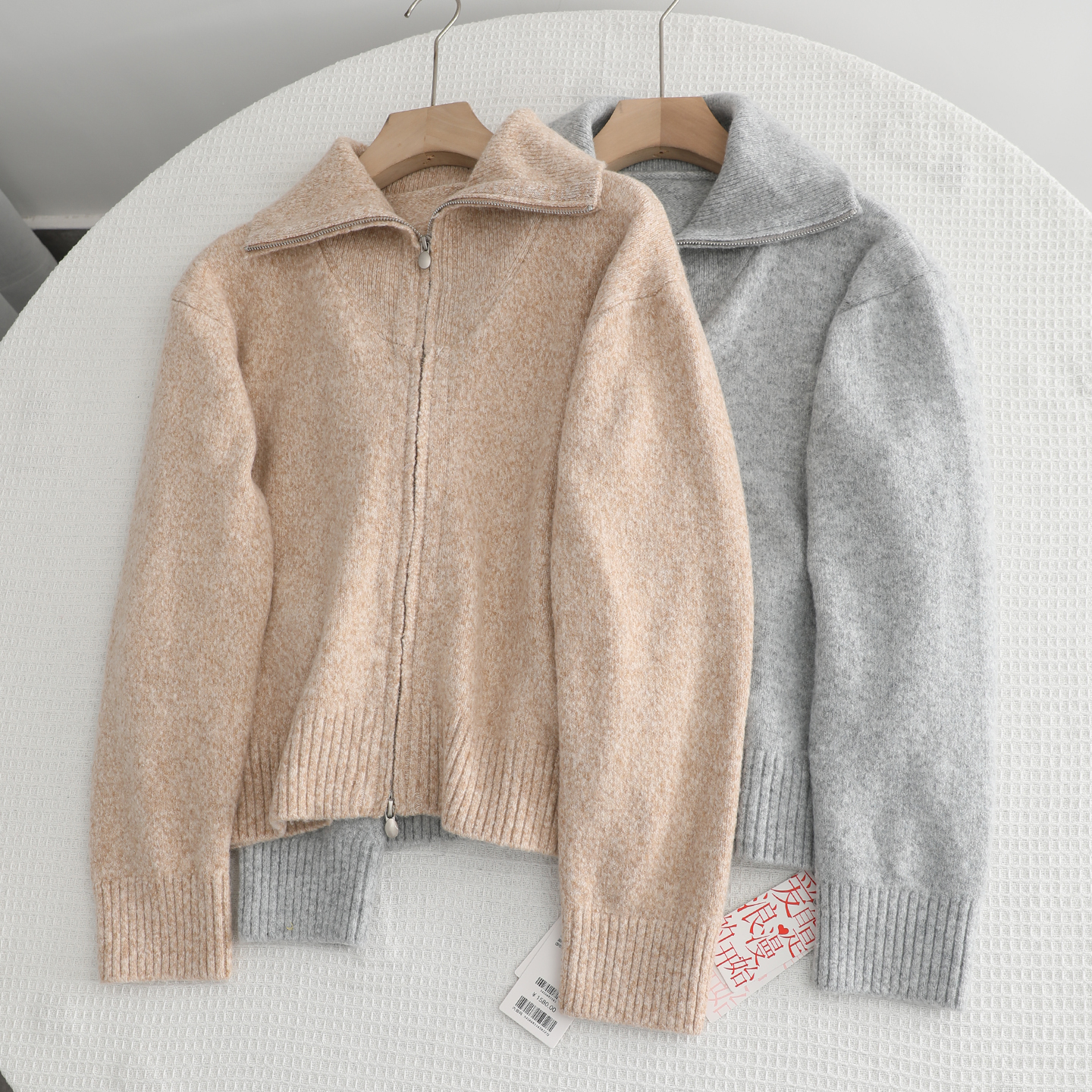 伊家~2025冬季新款设计感小众立领拉链休闲针织开衫含羊毛毛衣女