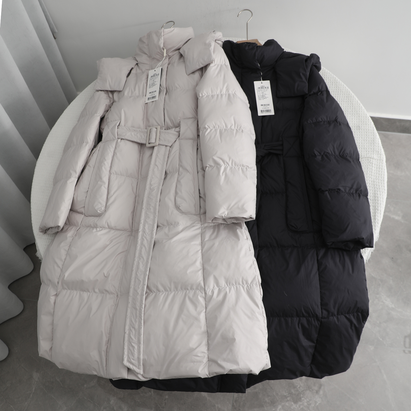 伊家~2025冬季新款时尚显瘦收腰可拆卸腰带连帽长款白鸭绒羽绒服