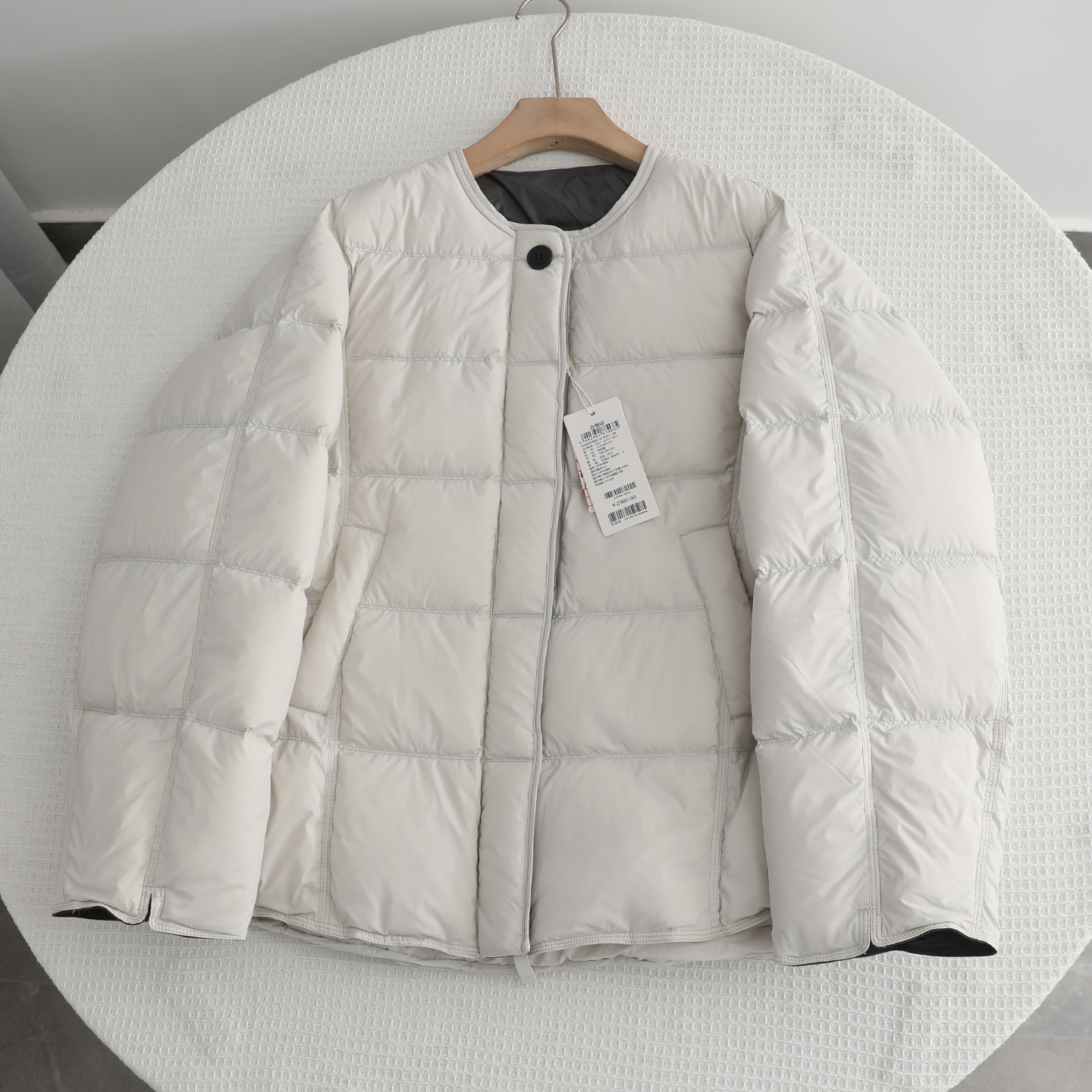 伊家~宽松百搭撞色袖口拼接圆领羽绒服2025冬季新款加厚保暖外套