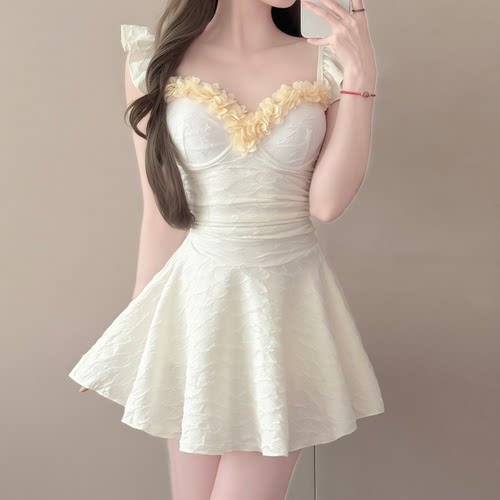 高级感绝美连体裙式平角泳衣女