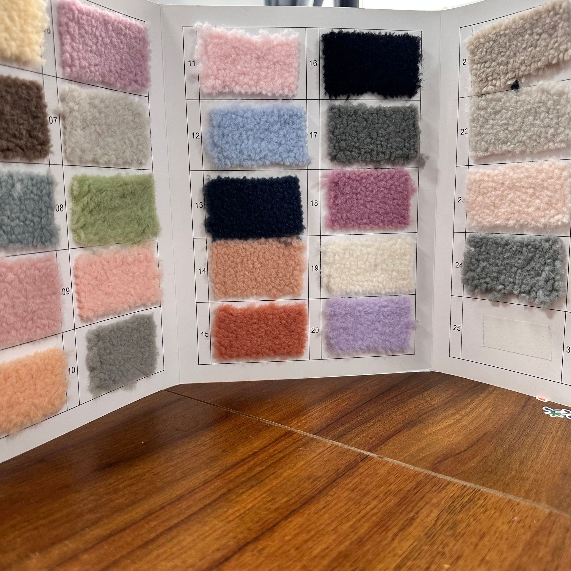 邮选现货280g麦羊驼厂家仿兔毛pv绒毯子面料服装抱枕服装涤纶绒布