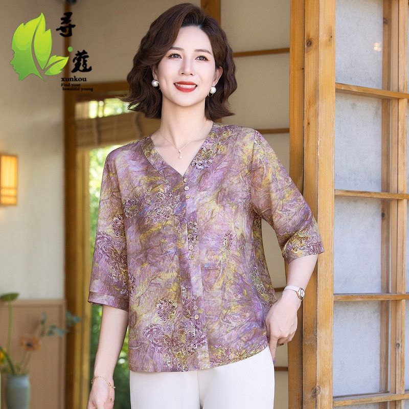 时尚妈妈装夏季新款v领短袖衬衫洋气中老年人薄款印花T恤上衣服女