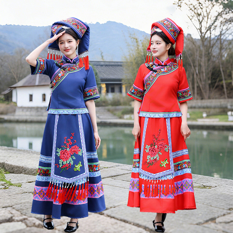 高档广西壮族服装女装成图片