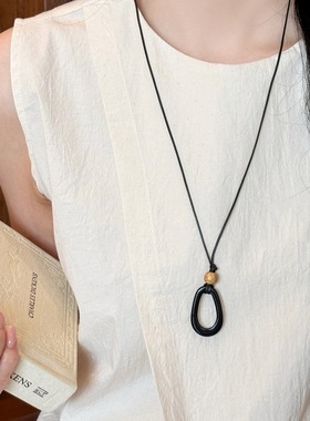 极简风黑色椭圆缕空树脂吊坠项链