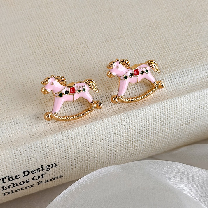 马年本命年粉色滴釉木马耳钉