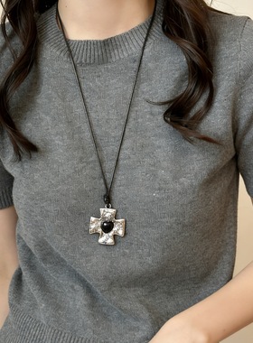 复古十字架爱心虎眼石吊坠项链