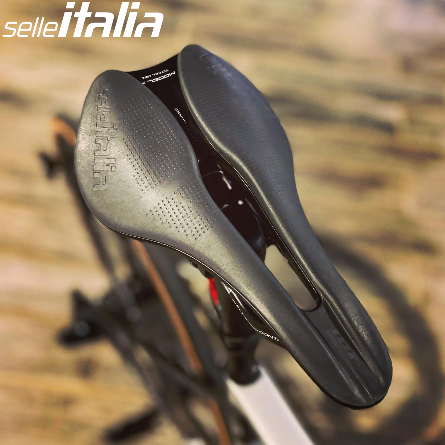 SelleItalia短鼻中空自行车坐垫