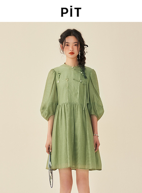 PIT新中式国风绿色立领收腰盘扣A字连衣裙女2025夏新款泡泡袖长裙