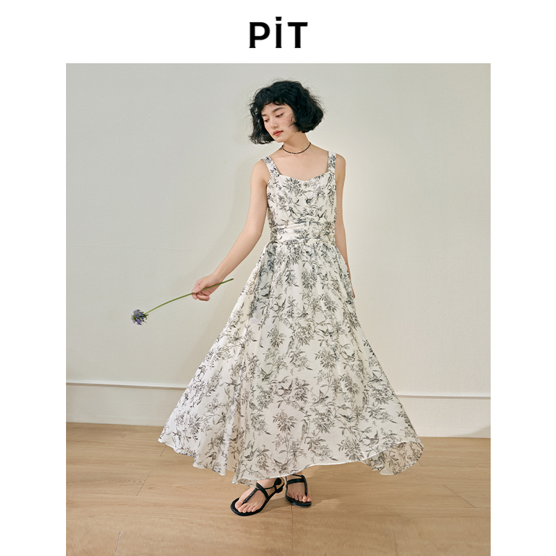 PIT复古浪漫法式印花连衣裙女2025夏季新款肩宽收腰显瘦吊带长裙