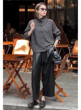 时尚2025秋冬季气质极简风高级感巨好看灰色针织衫黑色皮裤一整套