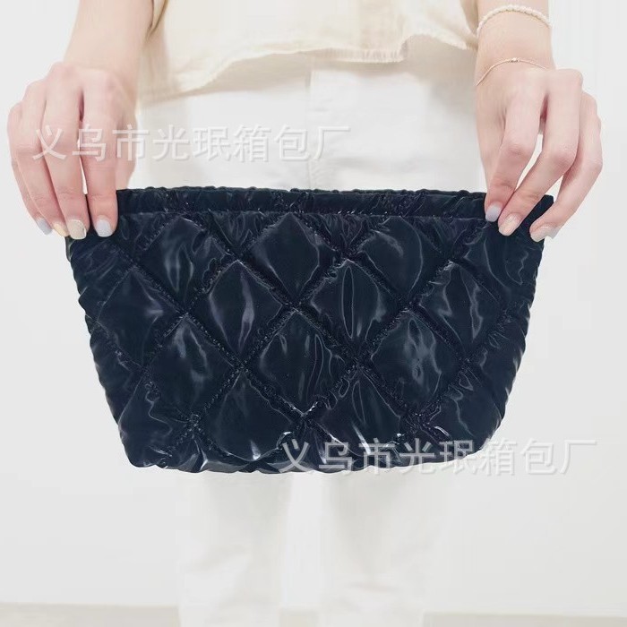 新款菱形泡泡格化妆包大