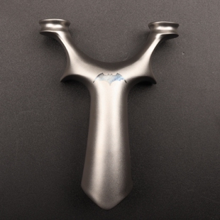 新款 630不锈钢一代蝙蝠弹弓圆头竞技专用绑绳扁皮筋弹弓 弓拓正品