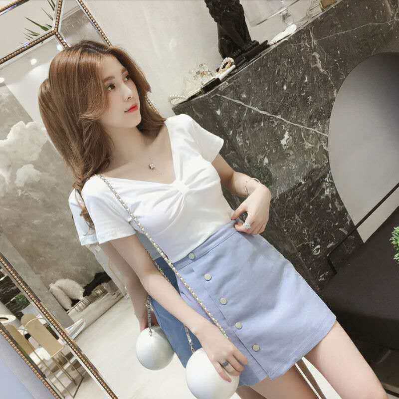 大码女装白色短袖棉T恤胖mm夏季新款韩版V领修身显瘦打底衫上衣