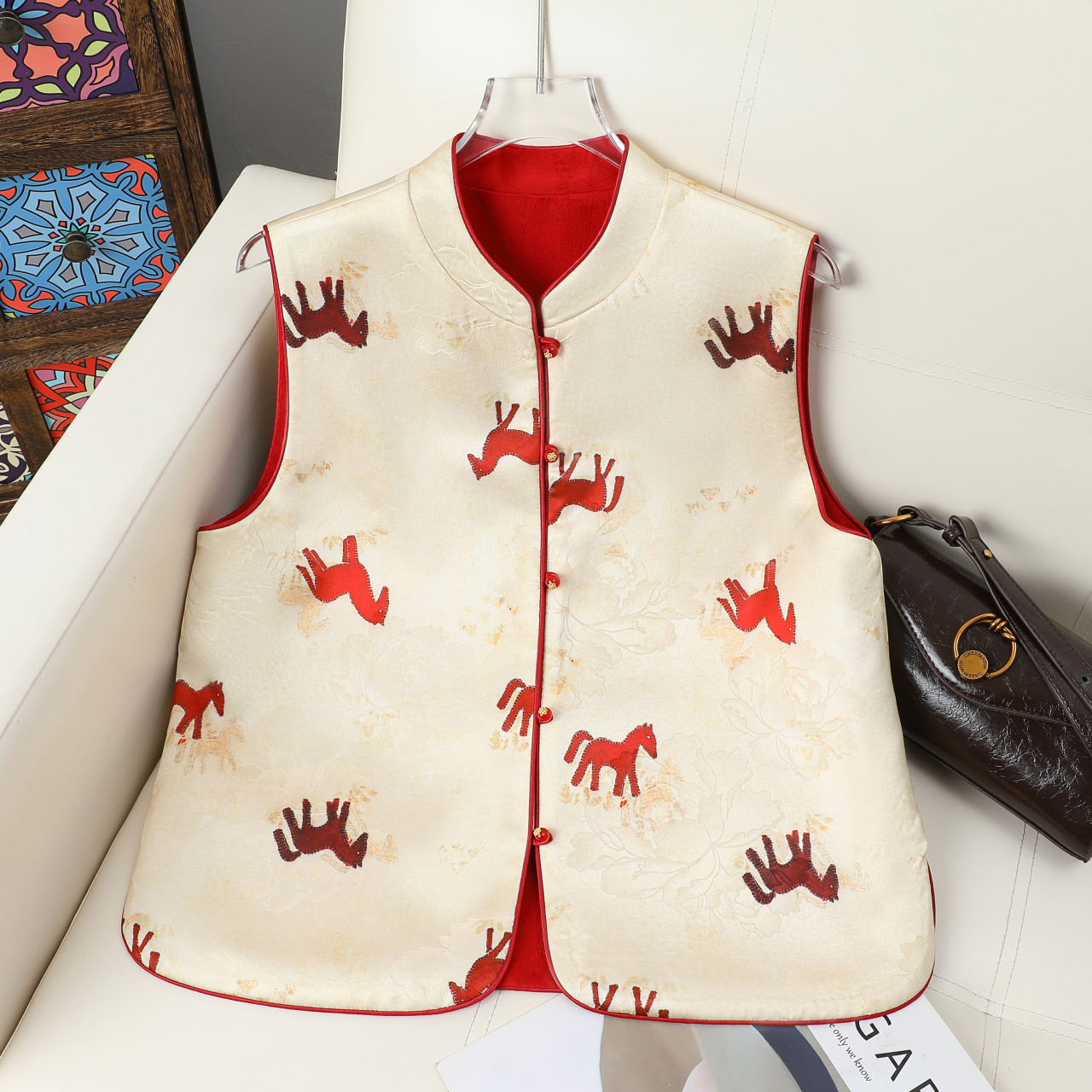 新中式双面双穿文艺新款百搭女士无袖国风马甲春秋薄款重缎刺绣