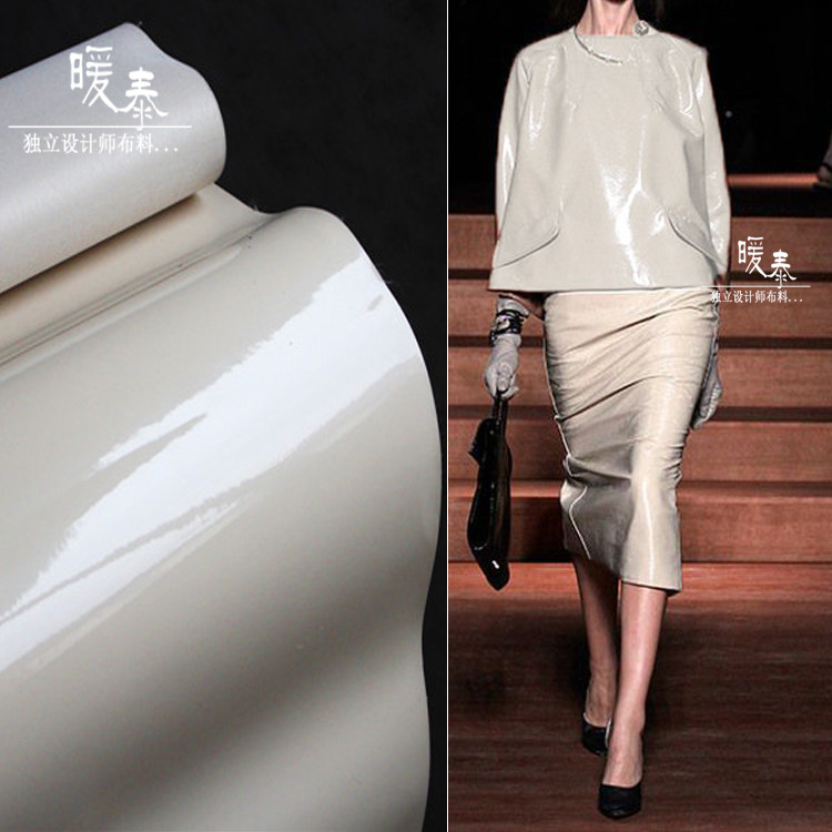 灰豆沙色硬挺亮光镜面仿pu皮革面料 造型毕业设计师服装创意布料