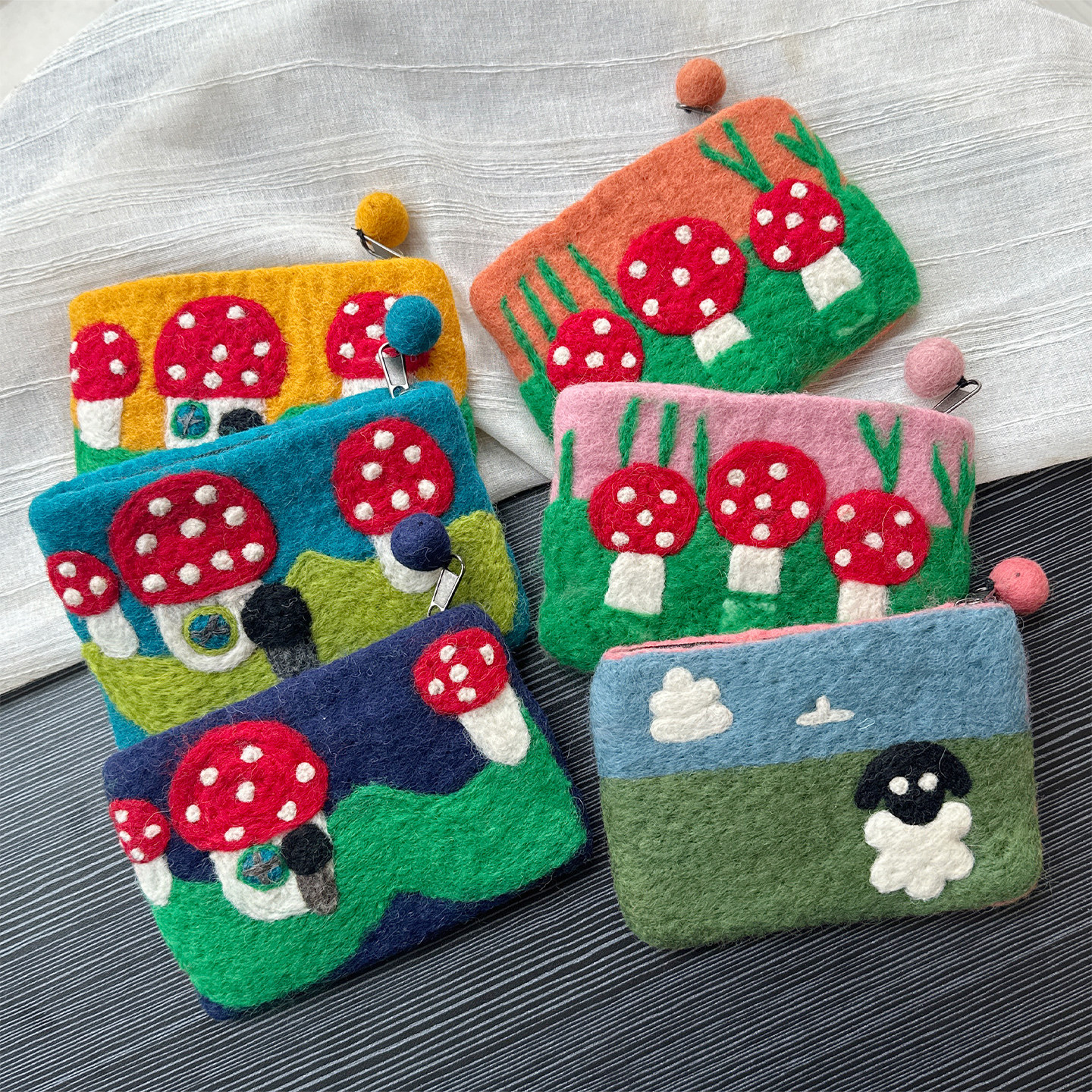 尼泊尔手工羊毛毡可爱蘑菇零钱包卡包收纳包卡通高颜值数据线小包