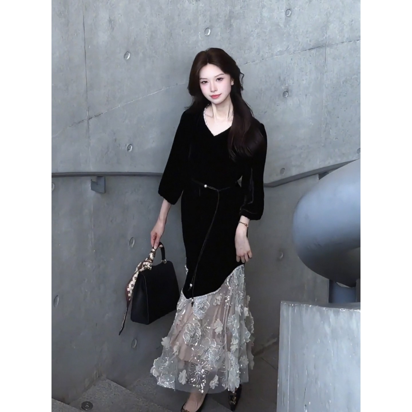 轻奢高级感丝绒黑色拼接连衣裙女
