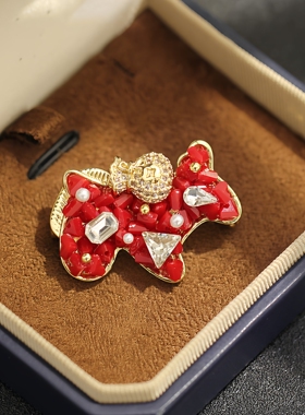 生肖款马上有钱小别针可爱百搭红色蓝色切面颗粒水晶福袋小马胸针