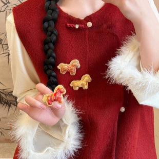 可爱风宋锦小马胸针新中式马年吉祥手工刺绣压襟旗袍配饰胸花别针