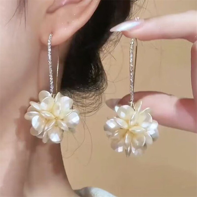 白色花朵耳环2026新款巴洛克气质