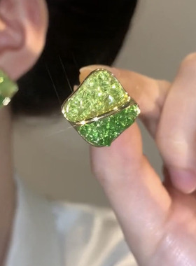 法式轻奢高级感绿色碎钻耳钉方形