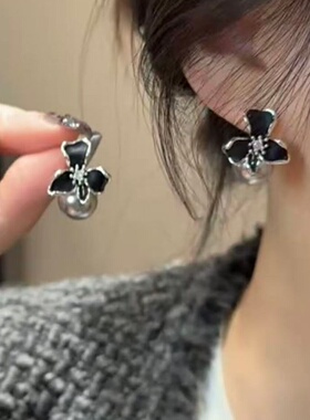 复古黑色镶钻花朵耳钉灰色珍珠耳环时尚潮流优雅气质新款耳饰银针