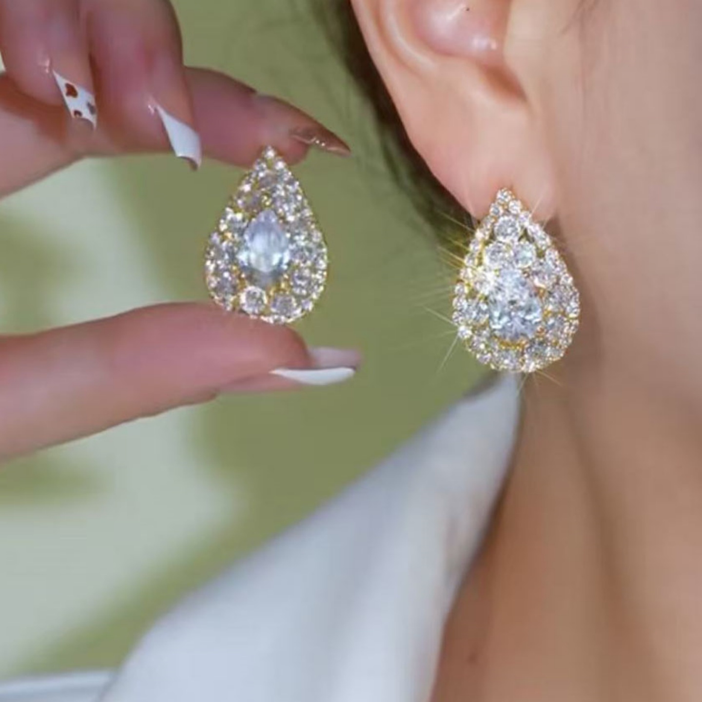 超闪镶钻水滴镂空耳环法式宫廷风