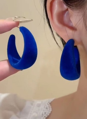 925银针克莱因蓝色耳钉秋冬植绒耳环欧美时尚夸张耳圈网红耳饰