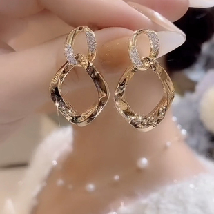 镶钻扭曲耳环银针2025年新款 小众设计感轻奢耳饰高级感冷性风耳坠