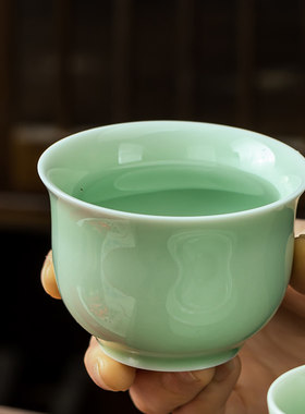 中式青瓷白酒杯功夫茶杯