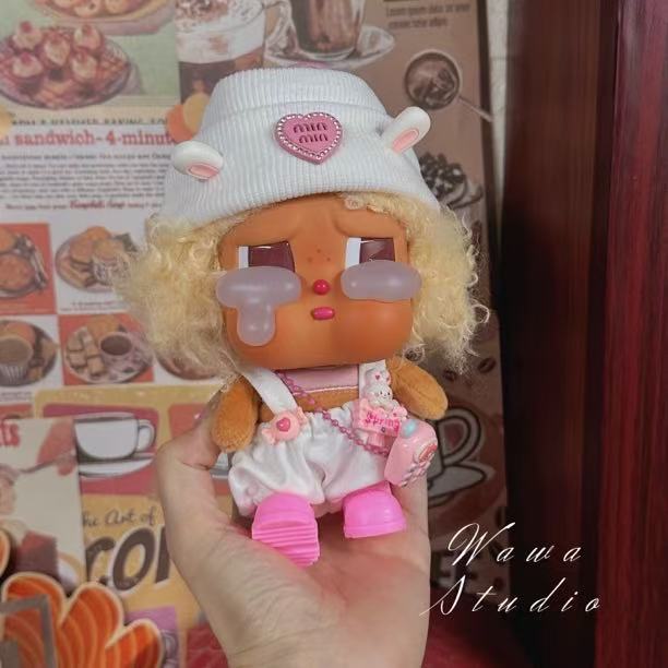 哭娃CRYBABYvacation系列搪胶毛绒吊卡甜在一起娃衣crybaby衣服