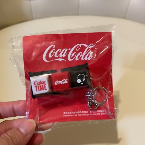 全新香港ok便利店限定可口可乐减压按键钥匙扣发光解压玩具挂件