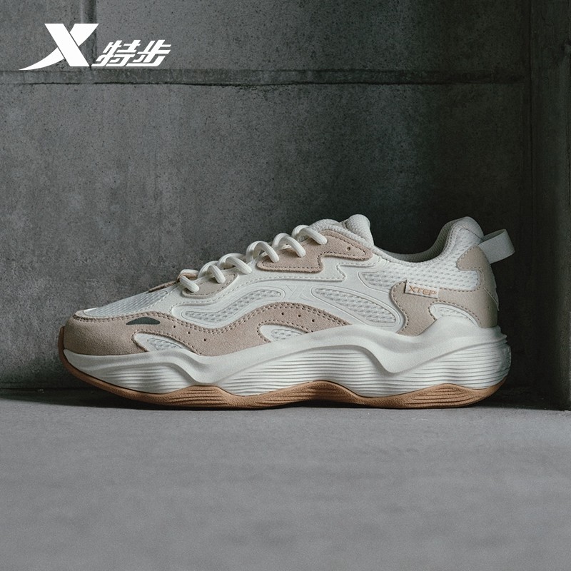 特步游牧休闲鞋丨男鞋2024秋季新款百搭轻便网面透气运动鞋老爹鞋
