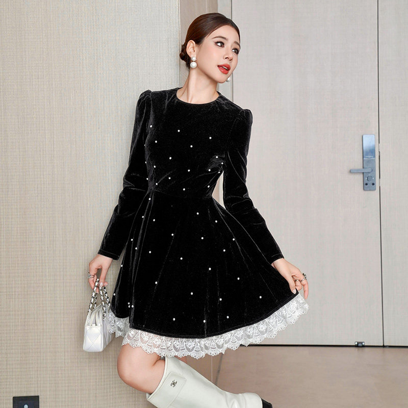 法式复古气质烫钻丝绒连衣裙女2025秋冬季新款收腰显瘦花边短裙子